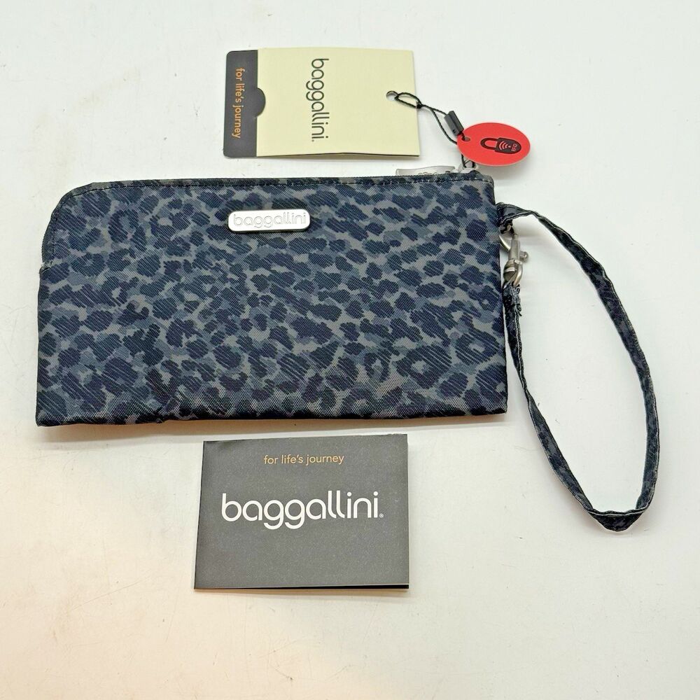 NEW Baggallini Leopard Phone Wristlet Zip Top RFID Travel Wallet Nylon Organizer